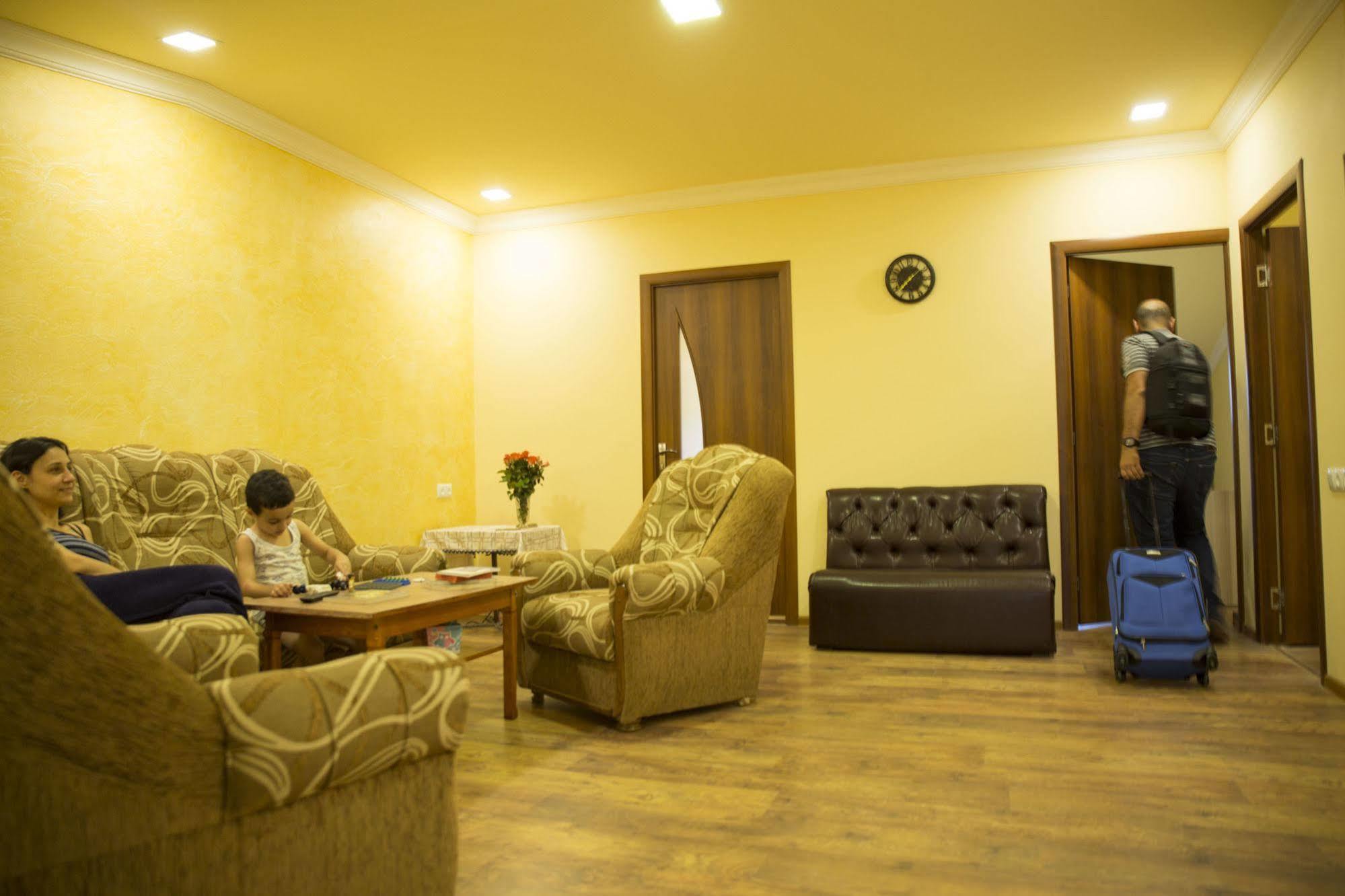 Your Hostel Jerevan Eksteriør bilde